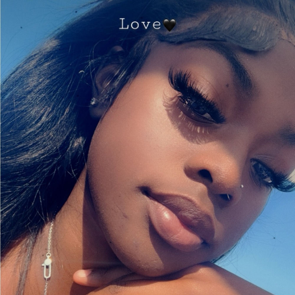 Meet your Posher, Kayla